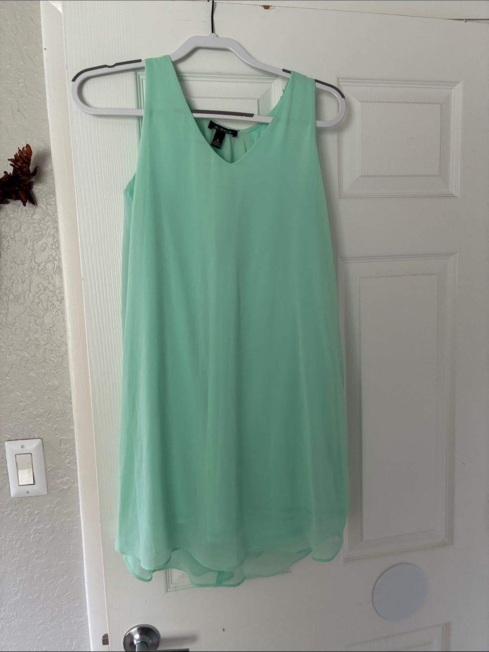 A. Byer Mint Green Sleeveless Chiffon Shift Dress